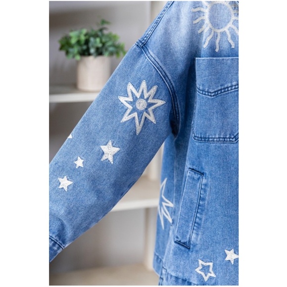 Veveret Medium Wash Sun Star Moon Embroidered Denim Jean Jacket - Picture 8 of 8